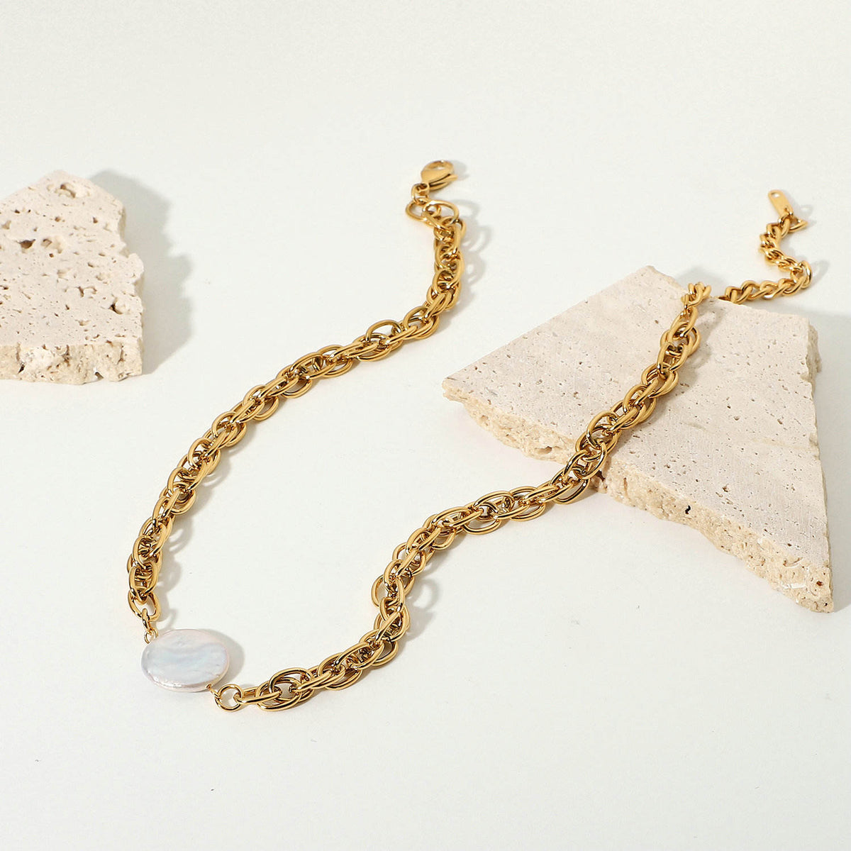 goldene kette with pearl anhänger