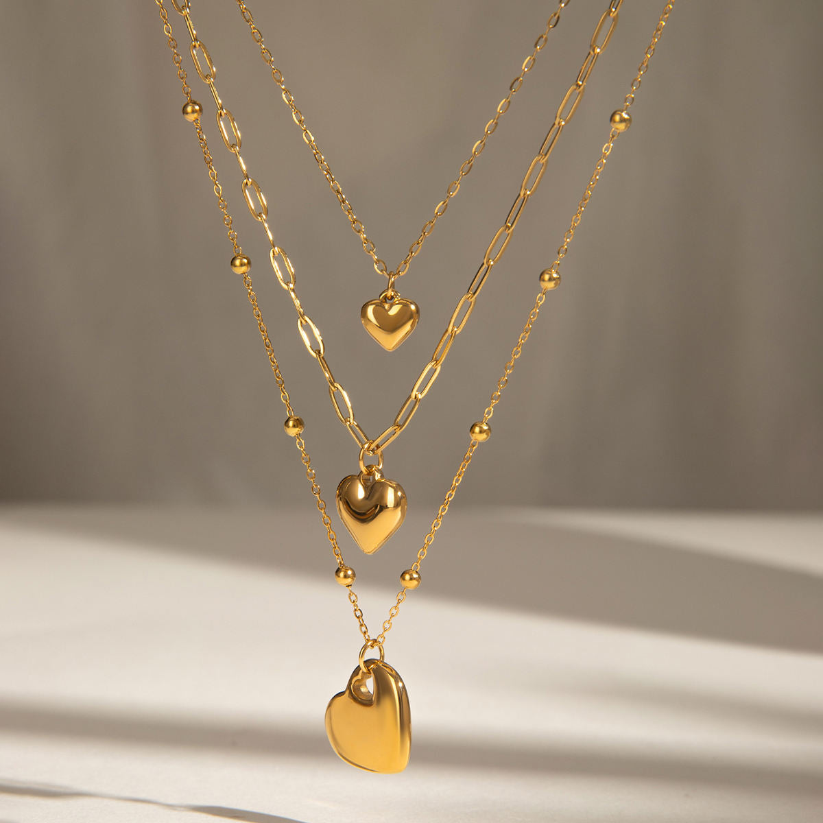 layered love kette detailansicht herz anhaenger gold