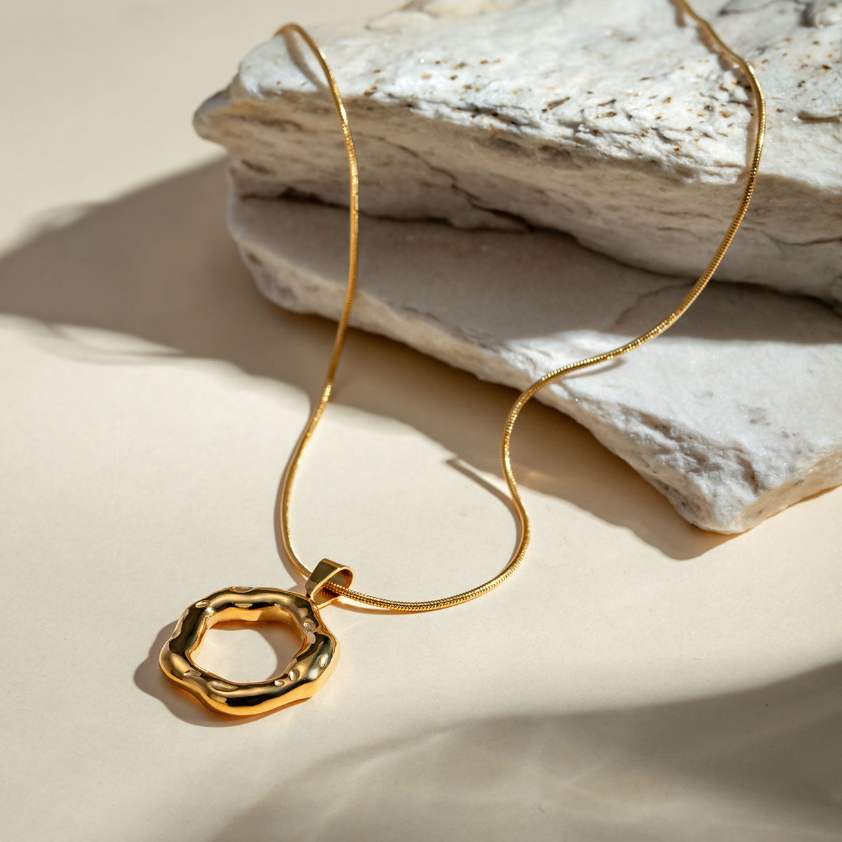 modern twist kette von vorne getragen
