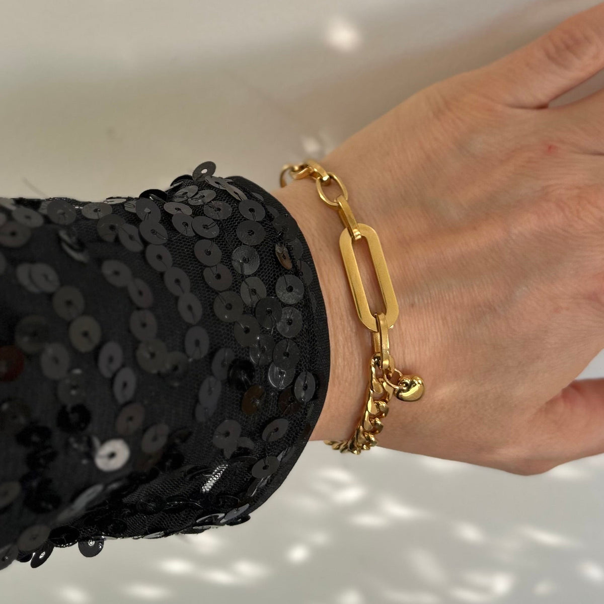 heart link bracelet 18k gold modern design