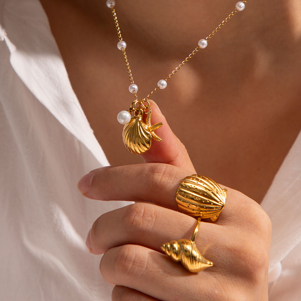 shell pendant necklace with pearls gold
