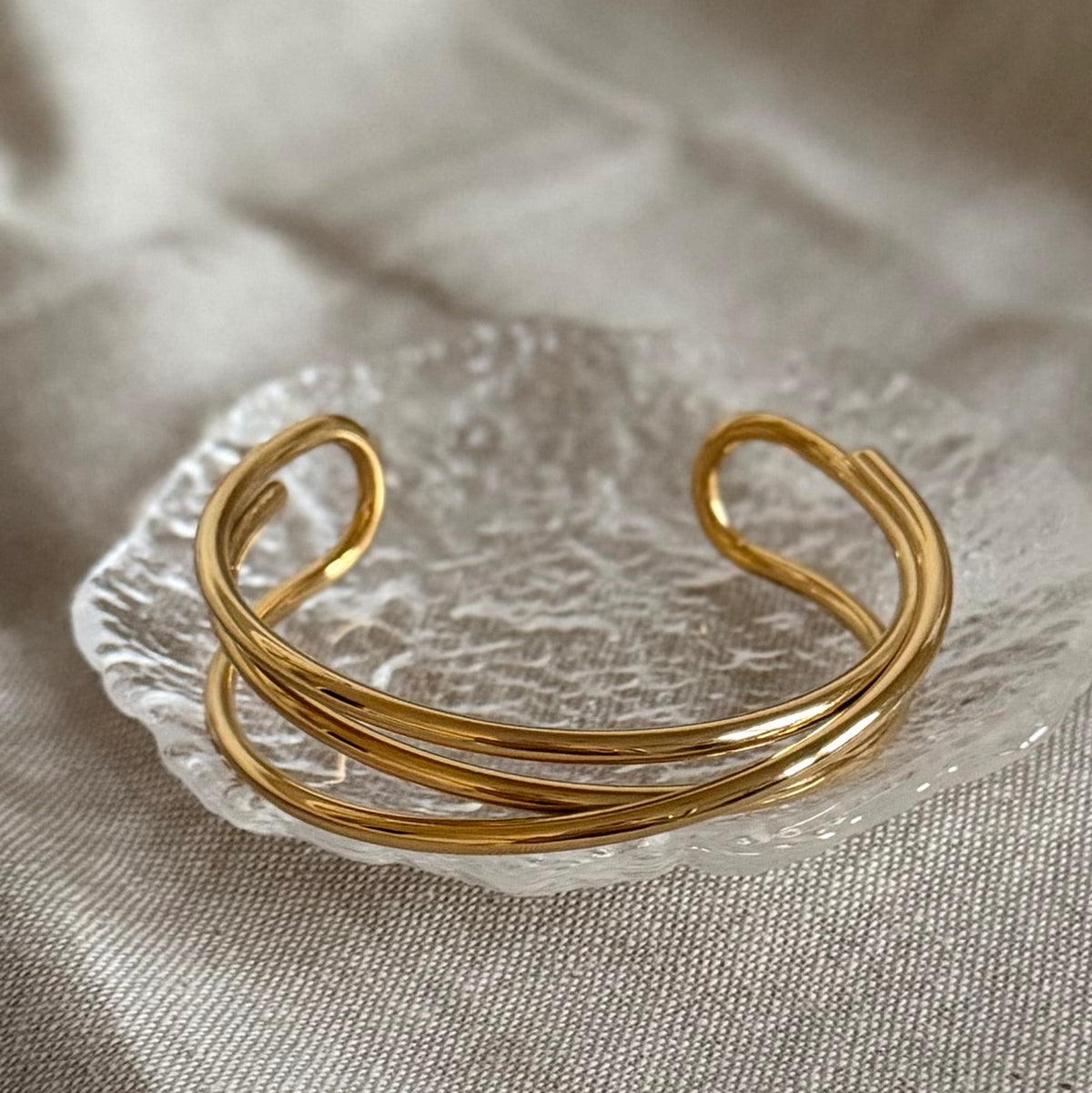 elegant twist armreif anlegung handgelenk armreif