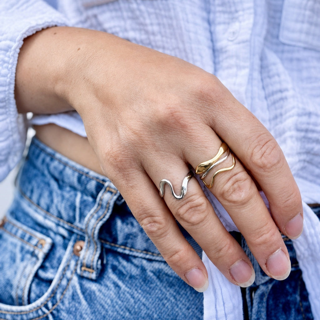 Slim Wave Line Ring