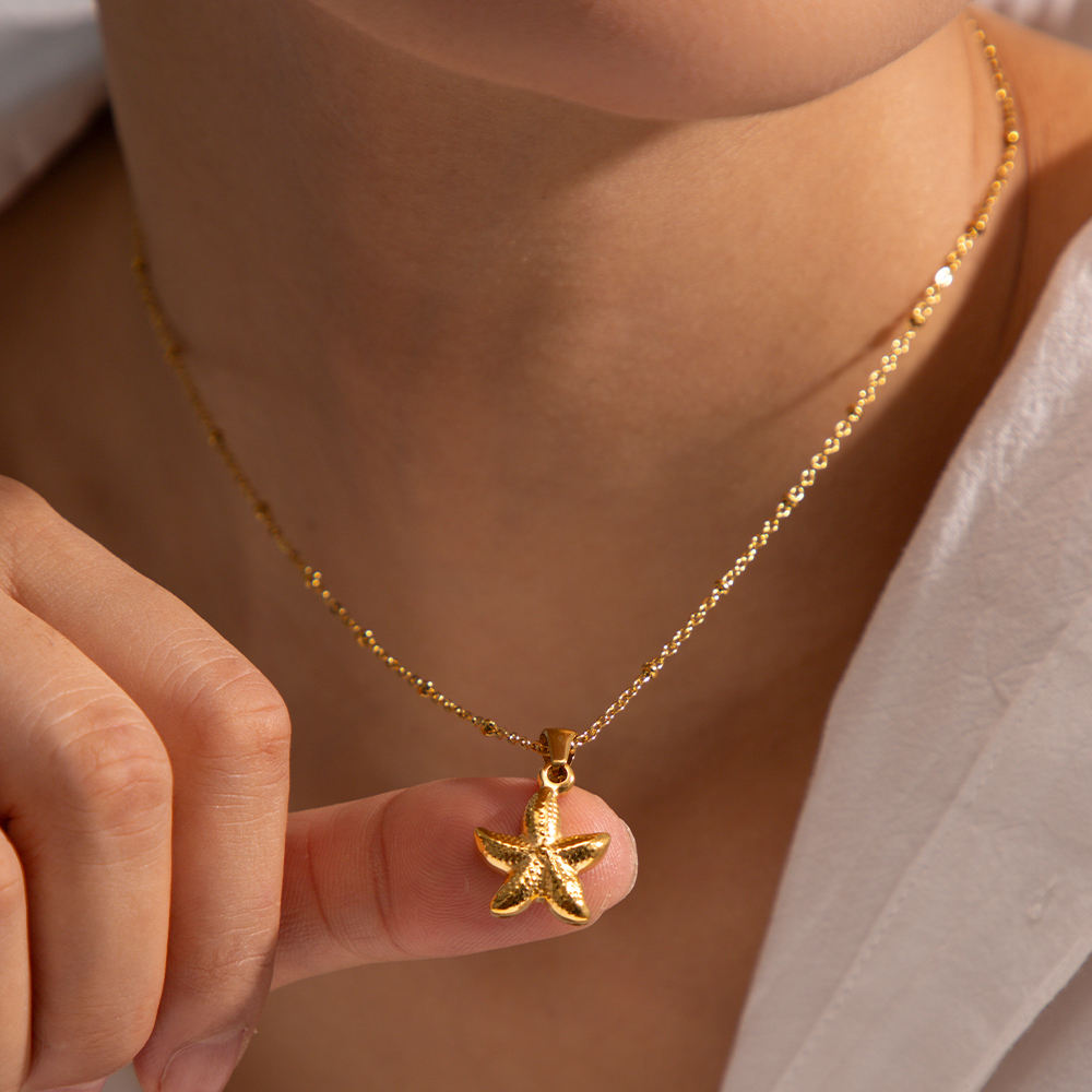 golden starfish necklace anhaenger detail