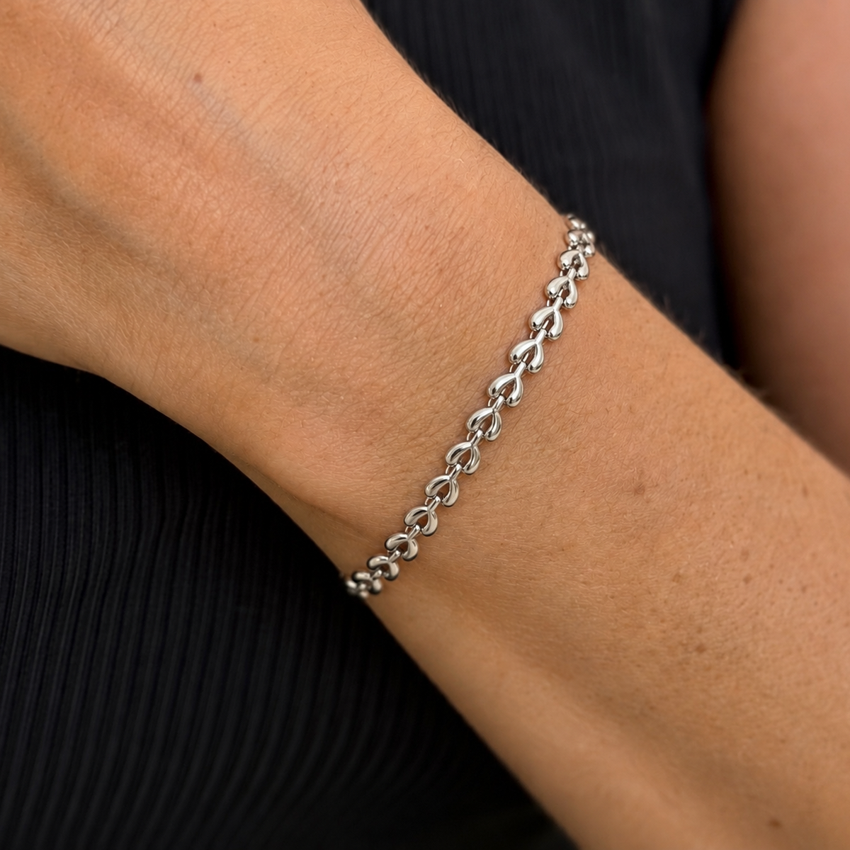 Slim Heart Link Bracelet