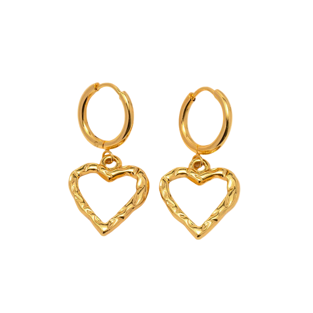 golden heart hoops ohrringe close up detailansicht