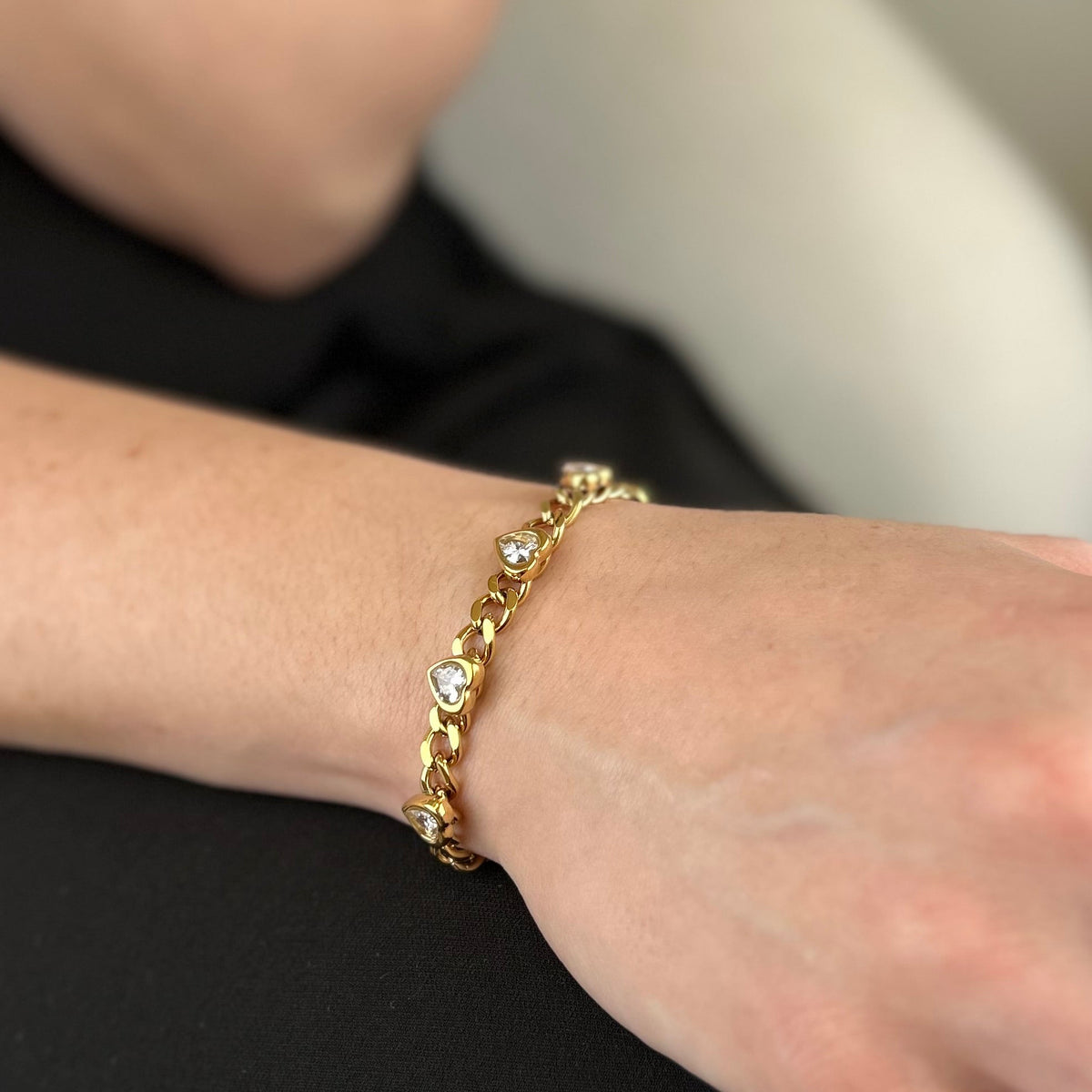 heart elements armband modern gold style