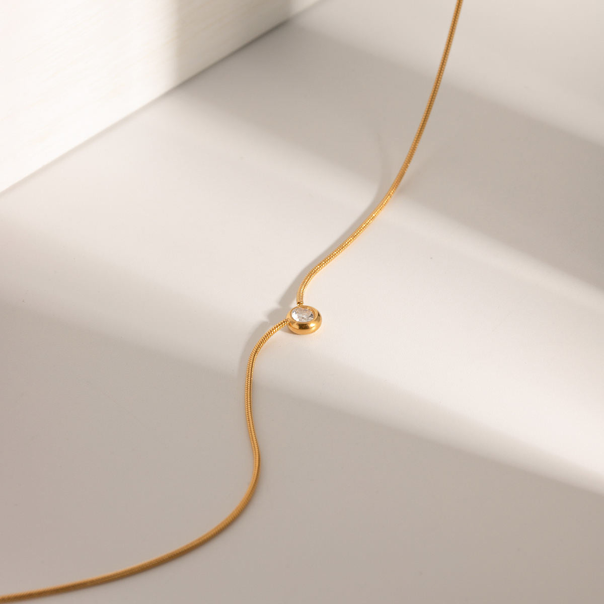 pure shine kette feines design zarter goldton
