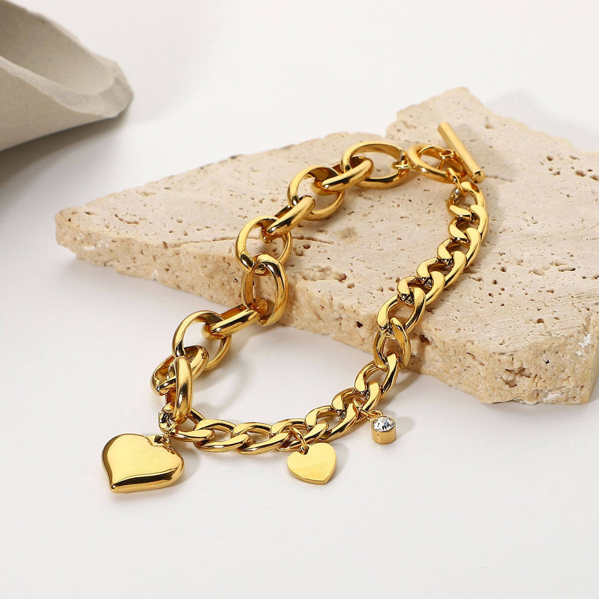 goldenes herz charm armband kristall funkelnde details