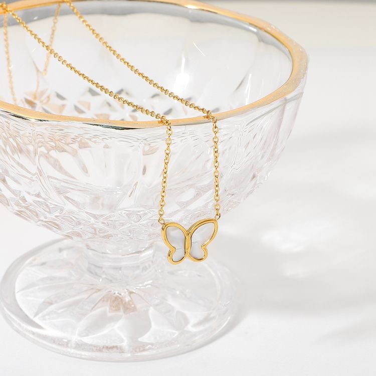 butterfly necklace gold detail elegant schmuck